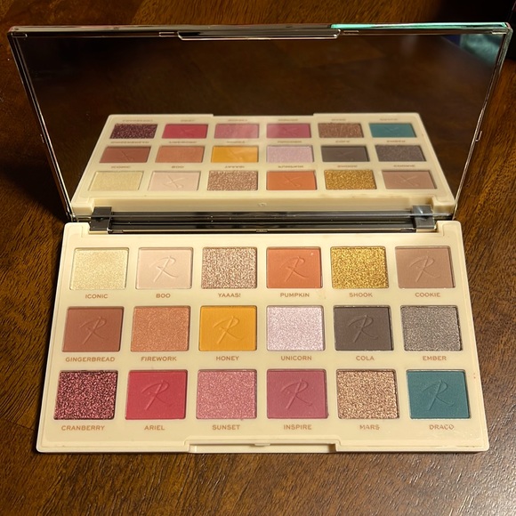 Revolution Roxi - Picture 2 of 5